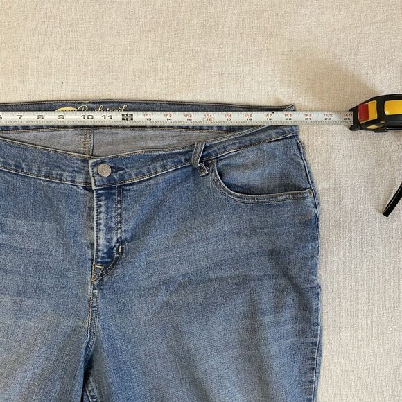 Women’s Old Navy The/LE Boyfriend Jeans Size 18 Plus Size Light to Medium Blue - Picture 9 of 11